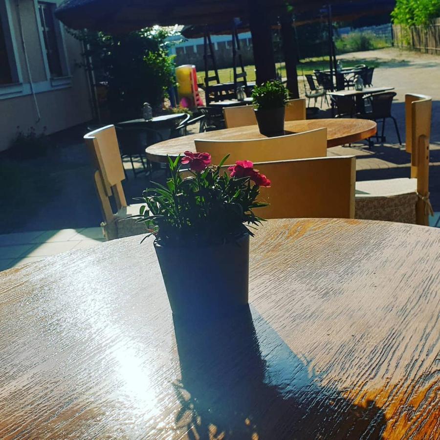 Hotel Magnat Slupca Bagian luar foto