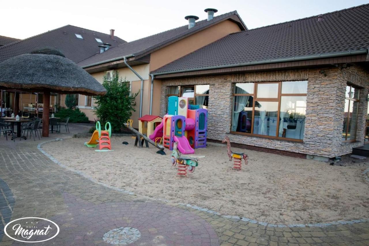 Hotel Magnat Slupca Bagian luar foto
